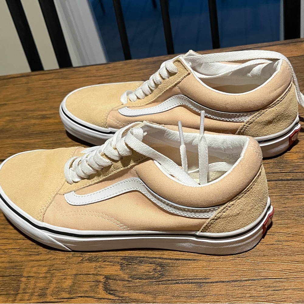 Like new Women’s Old Skool Vans in Light Tan Size 8.5
